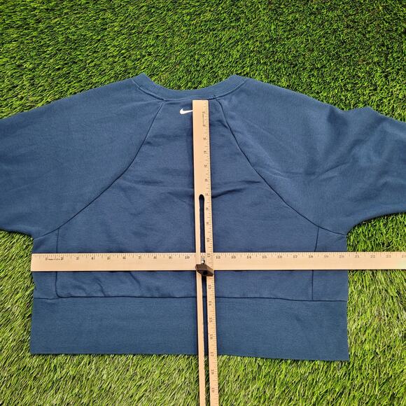 NIKE Cropped Sweatshirt Womens Large 20x17 Blue Dri-Fit - Picture 4 of 13